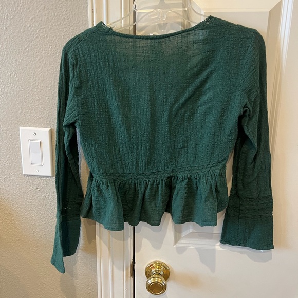 PacSun Me to Me Green Cropped Ruffled Shirt - Picture 2 of 4